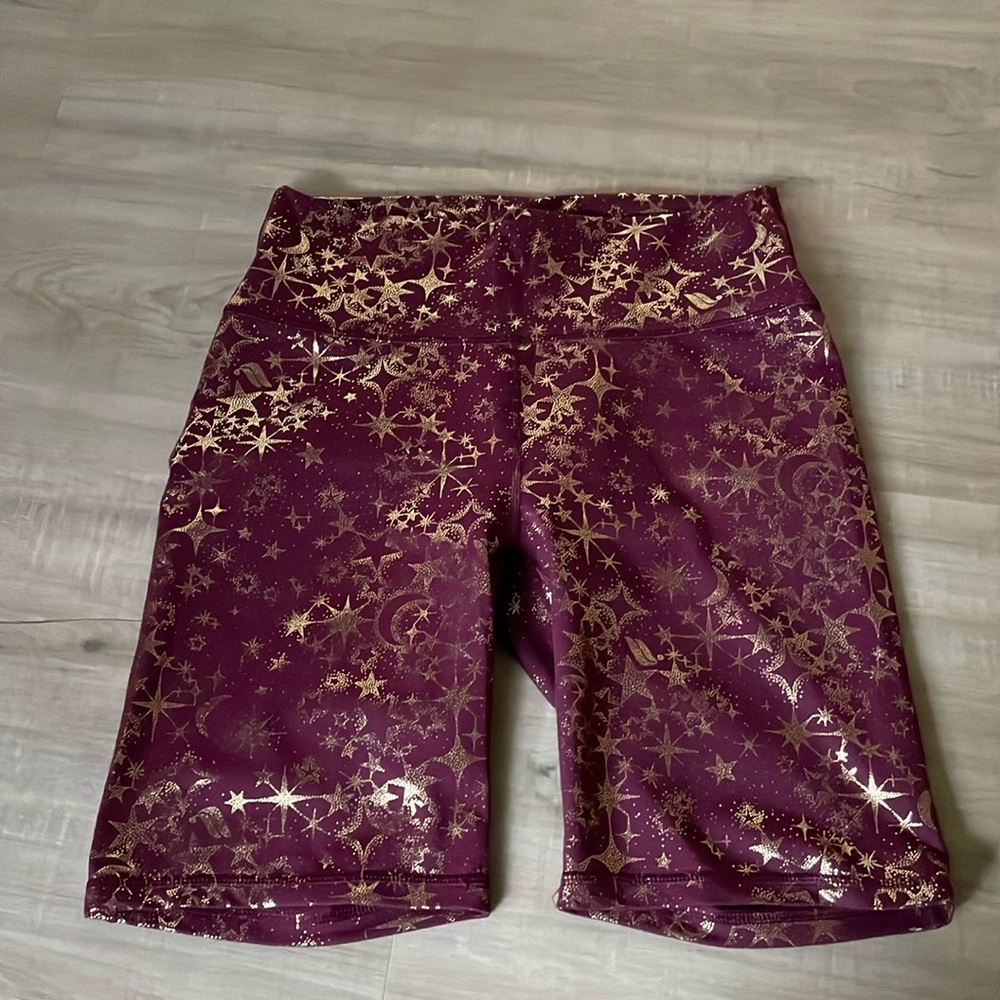 NWOT Fabletics foil bike shorts